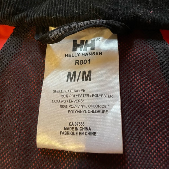 Men’s US M Helly Hansen water proof rain jacket - Picture 2 of 6